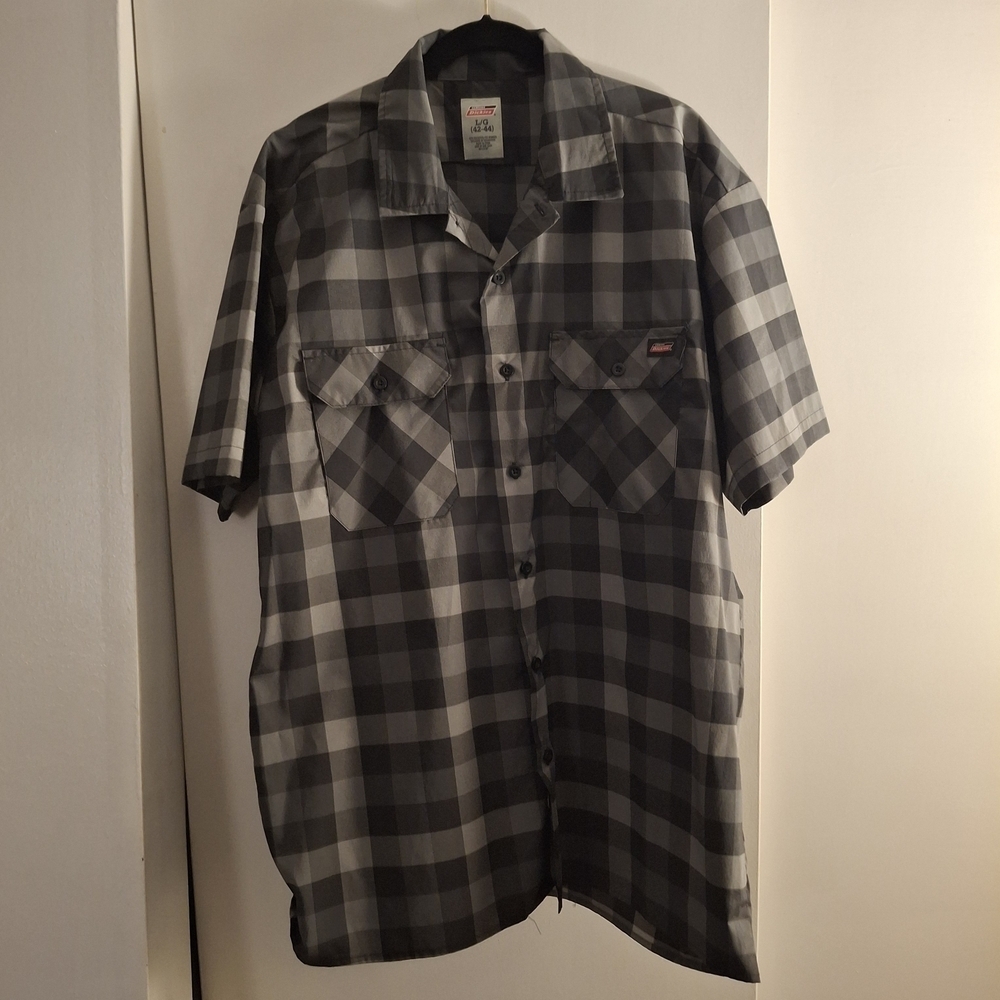 Dickies Men's Gray Plaid Short Sleeve Shirt